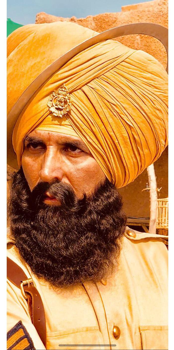 Exclusive: The first look of Akshay Kumar as the Sikh soldier from his upcoming movie ‘Kesari’ is intense and furious!