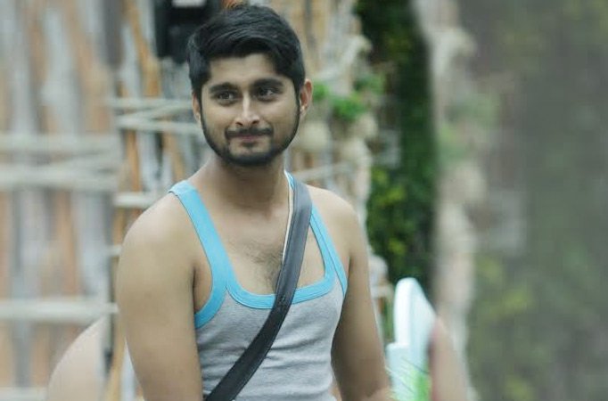 Deepak Thakur composes a song on Bigg Boss 12 - BollywoodTales